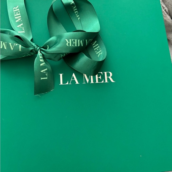 La Mer Skincare Collection with Green Box and Blue Pouch - Picture 8 of 8